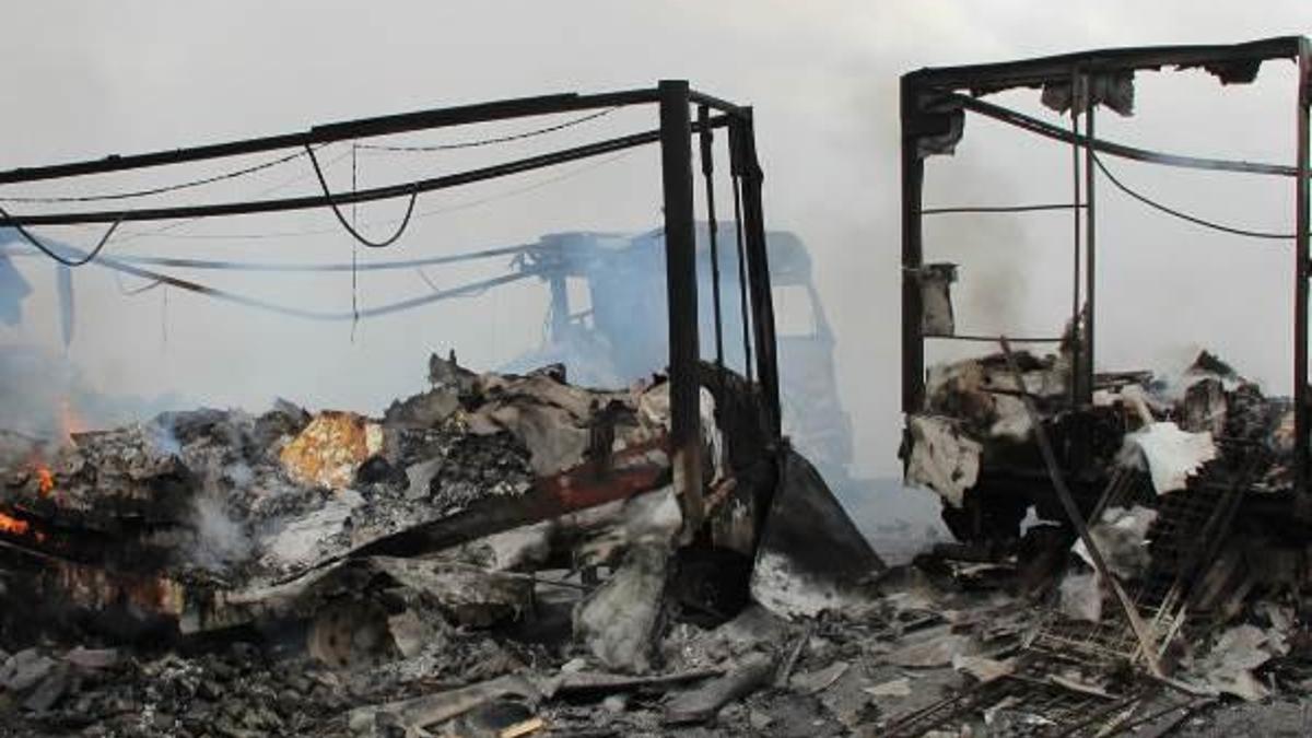 PKK’lılar Tendürek Dağı geçidinde 6 TIR’ı yaktı