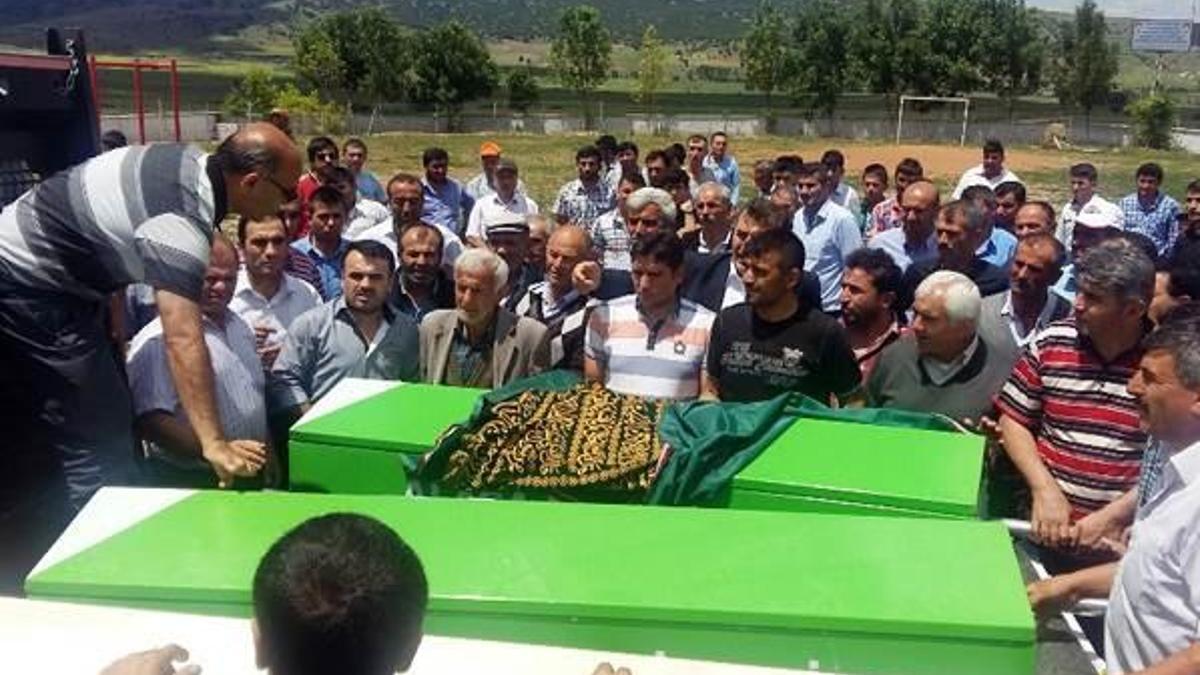 Cenazesine gidiyorlardı, birlikte toprağa verildiler
