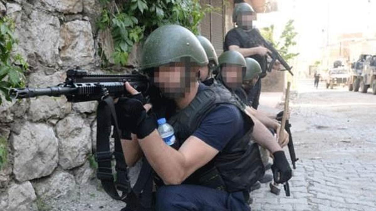 Operasyonların tamamlandığı bölgelerde çocuklara bayram harçlığı