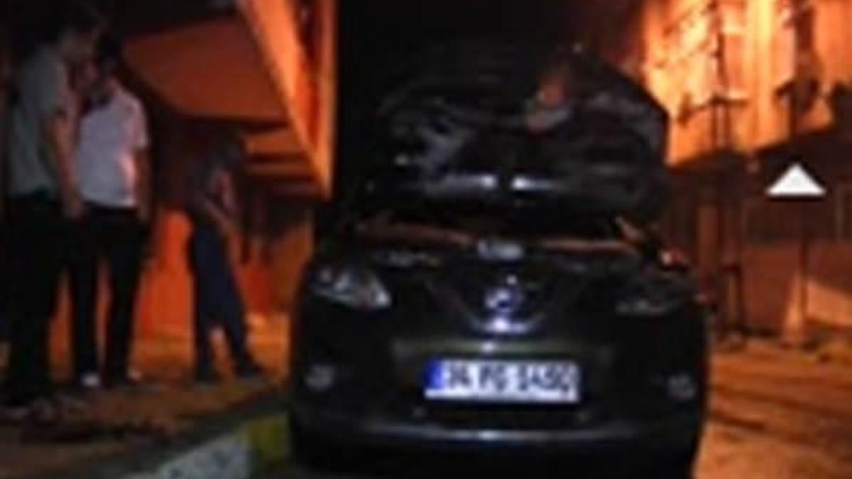 Ataşehir'de ortaya çıktılar! 2 araç yakıldı