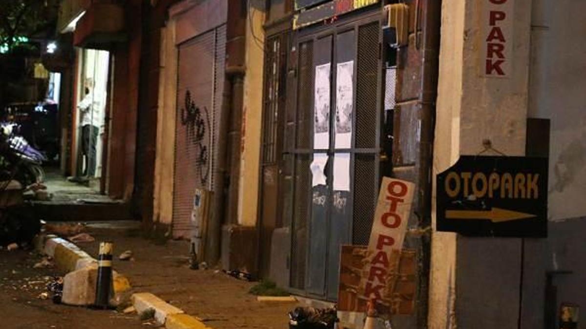 Koreli plakçı dükkanını kapattı