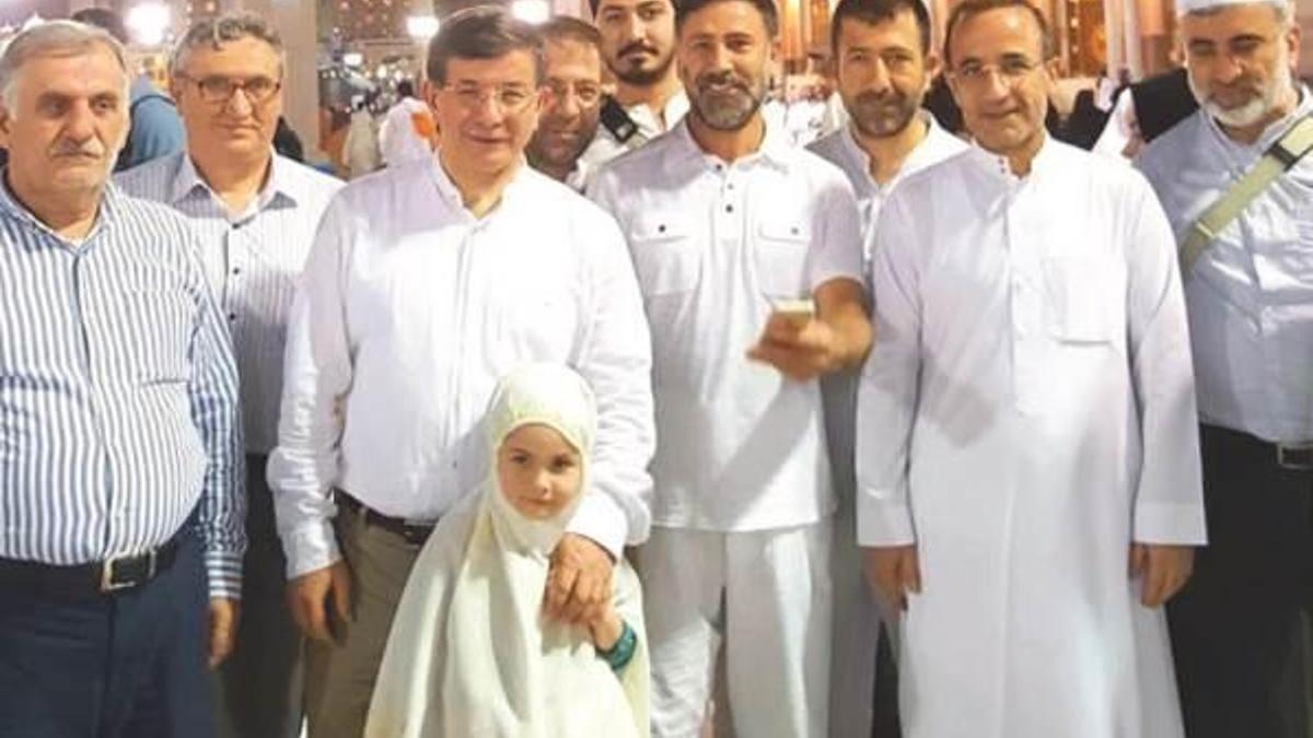 Davutoğlu Umre'ye gitti