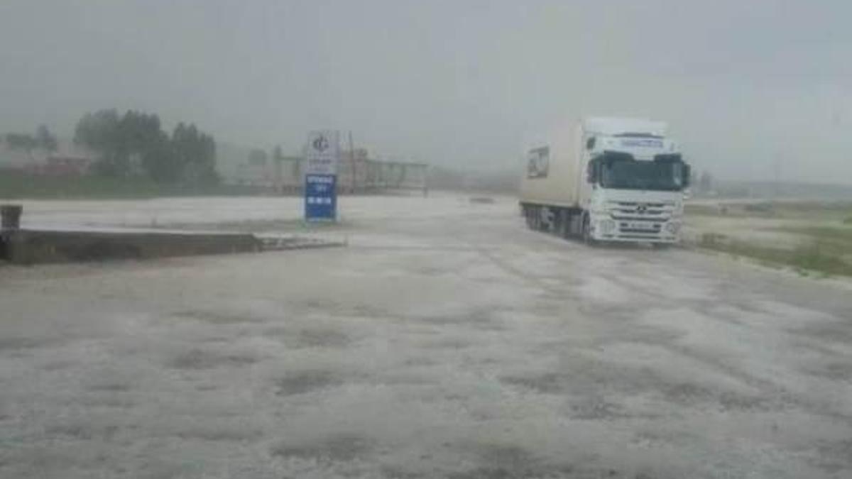 Bitlis'e dolu yağdı!