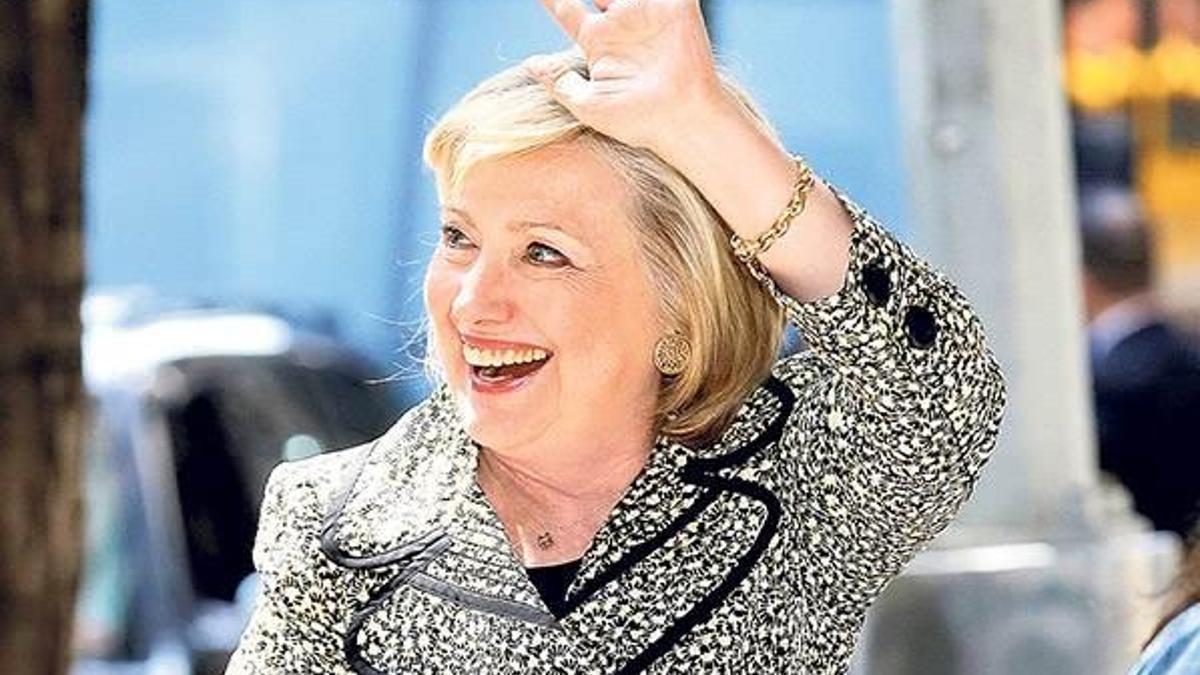 ‘Hillary korumasının başına İncil fırlattı’
