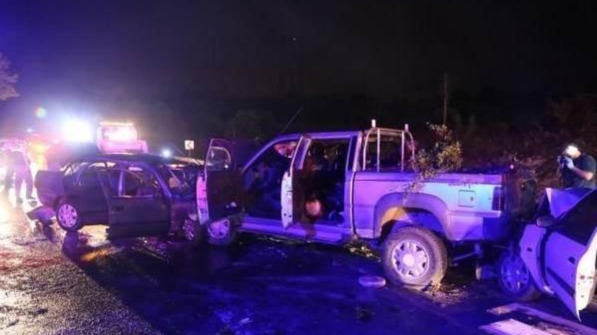 Zincirleme kazalar peş peşe geldi: 2 ölü, 13 yaralı