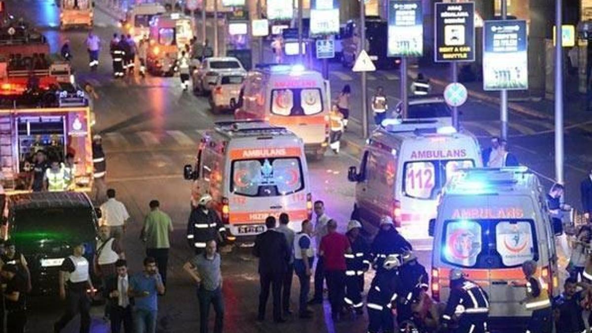 Son dakika: Atatürk Havalimanı'nda canlı bomba saldırısı! 41 kişi hayatını kaybetti