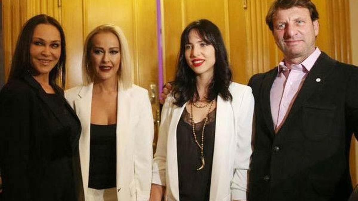 Zehra Çilingiroğlu'nun gizemli mezuniyet hediyesi