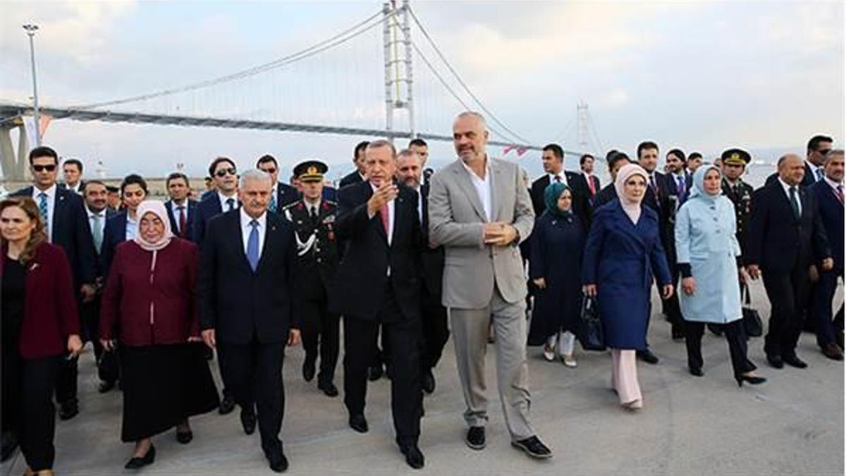Başbakan Yıldırım: Teröre karşı en güzel cevap işte burada