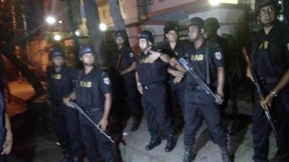 Bangladeş'te restoran baskını: Rehineler var