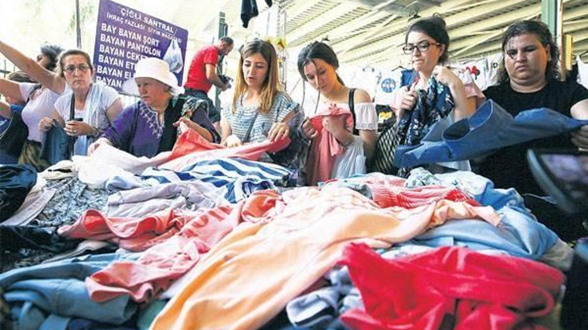 Çarşı pazar şenlendi