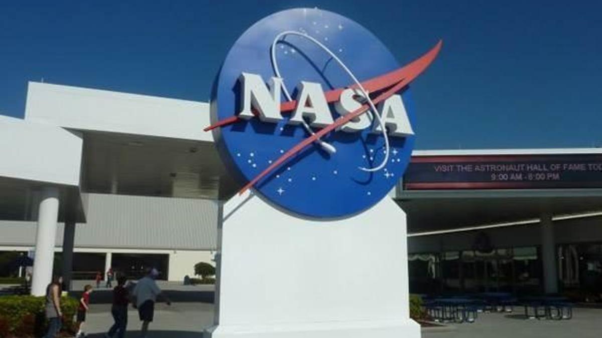 NASA'nın uzay aracı Juno Jüpiter’in yörüngesine yerleşti