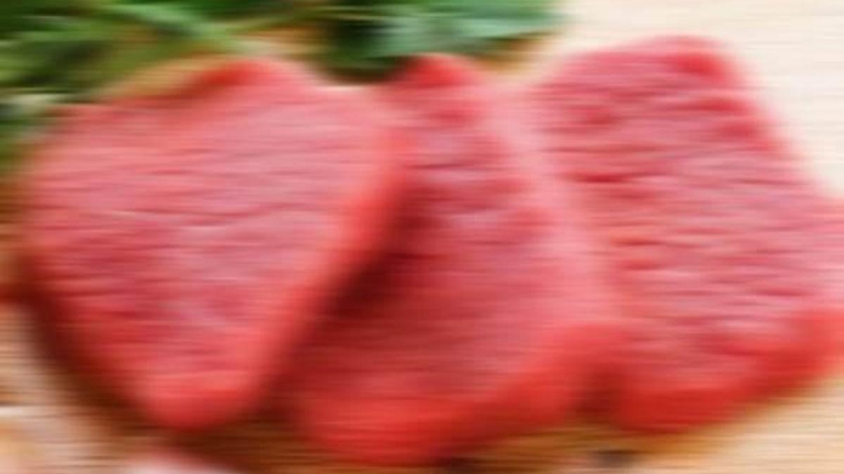Takla atan minibüsten 1.5 ton kaçak et çıktı