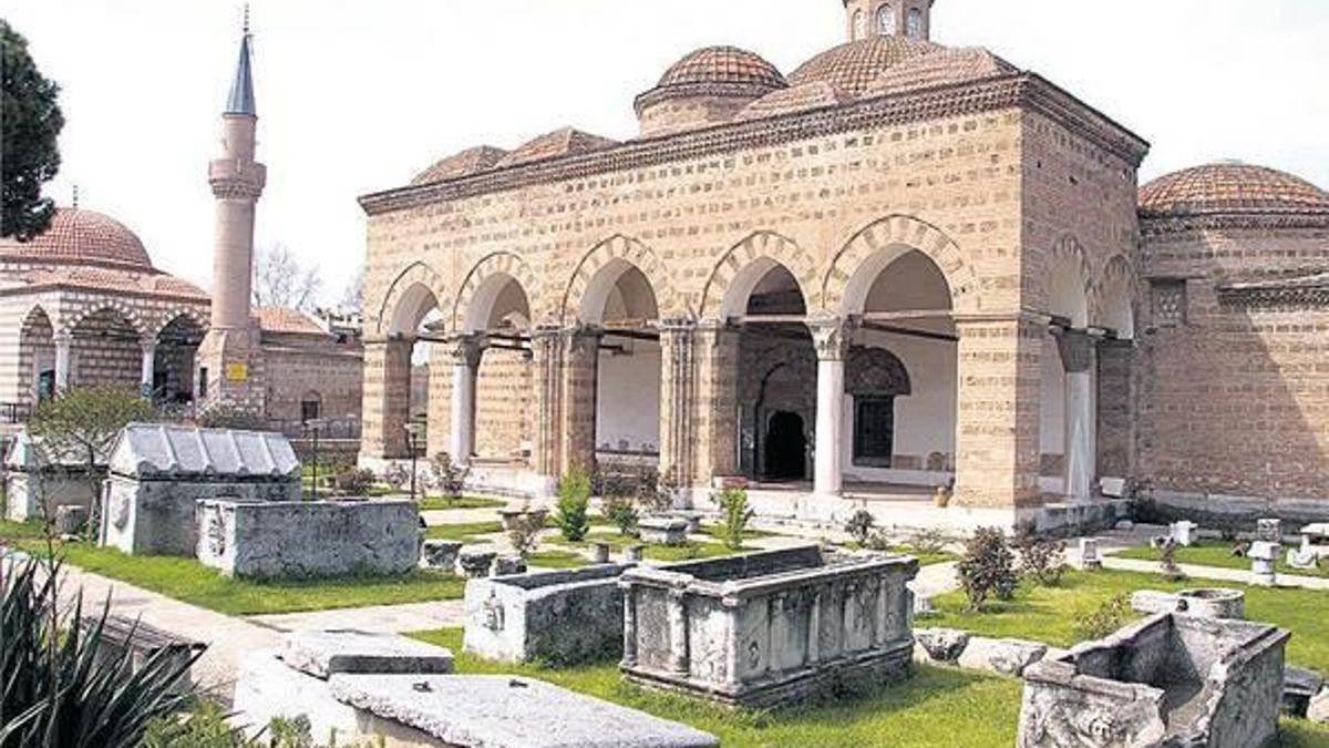 “Tarihi mezar taşları yok oluyor”