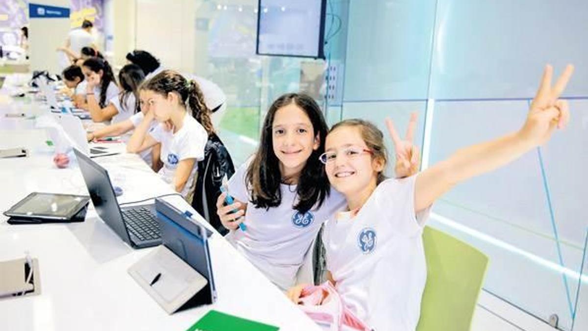 Maker kızlar kodlama öğrenip  geleceğin Türkiyesi’ni inşa ediyor