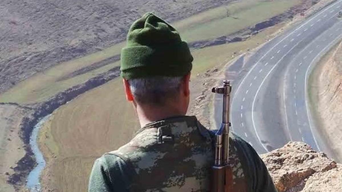 Diyarbakır Kulp’ta yol kesen PKK'lı teröristlerle çatışma