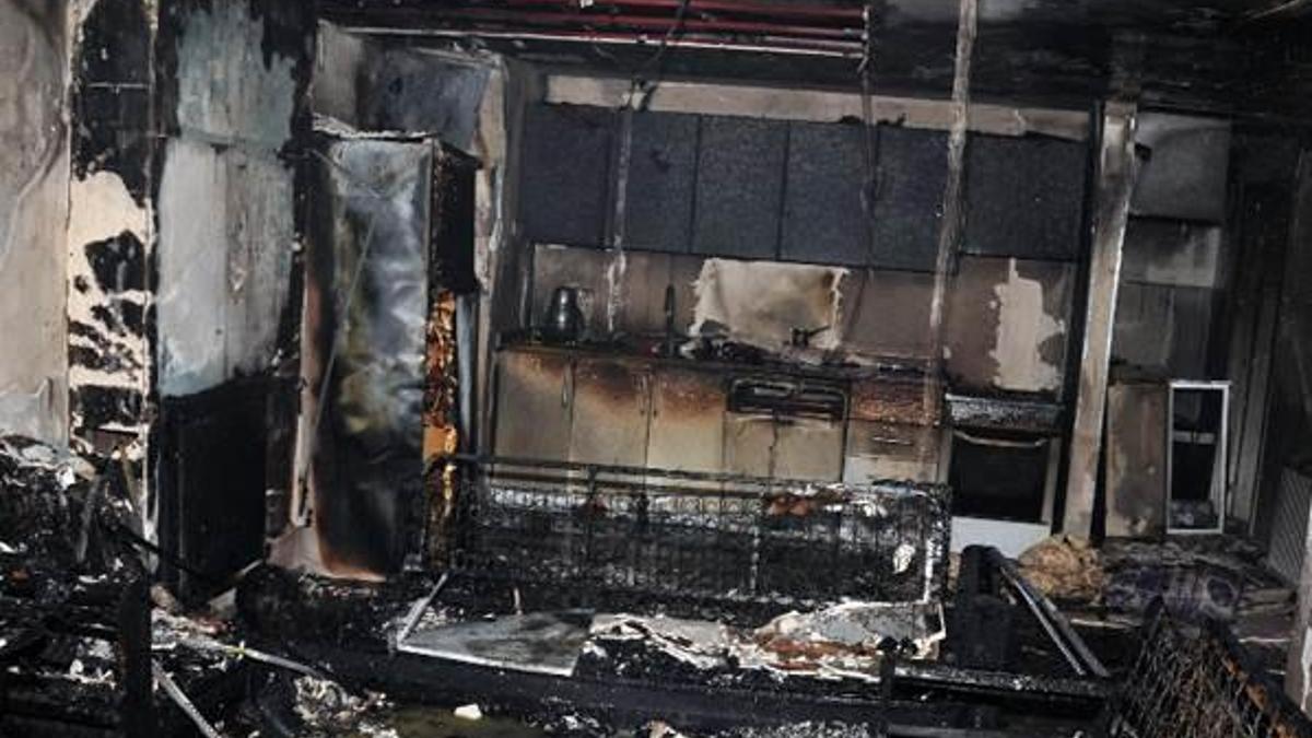 Apartman yönetimine kızıp evini yaktı