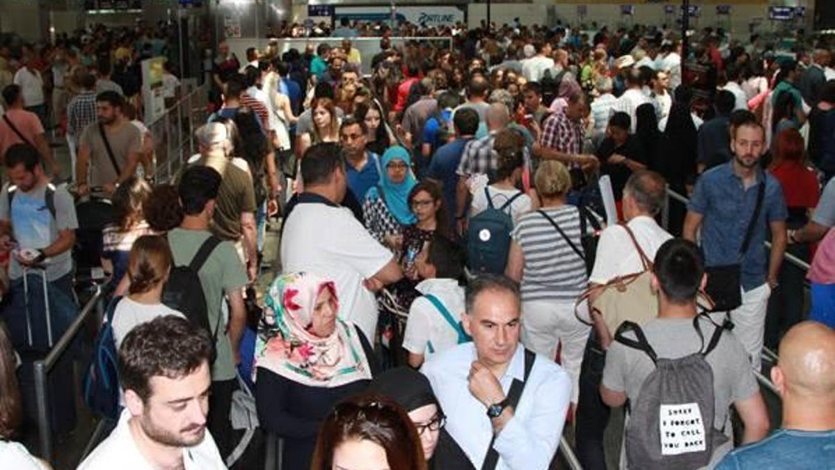 Atatürk Havalimanı Dış Hatlar’da dönüş yoğunluğu