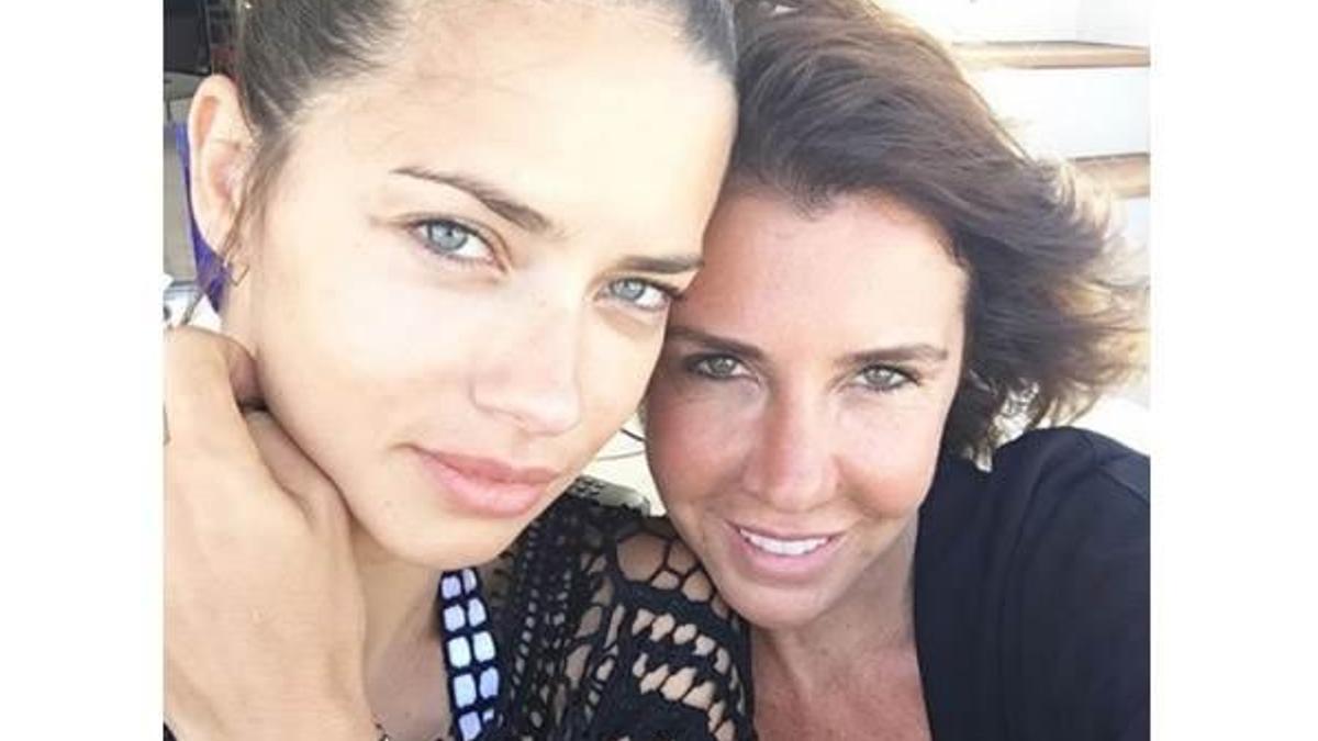 Adriana Lima Mikonos'ta