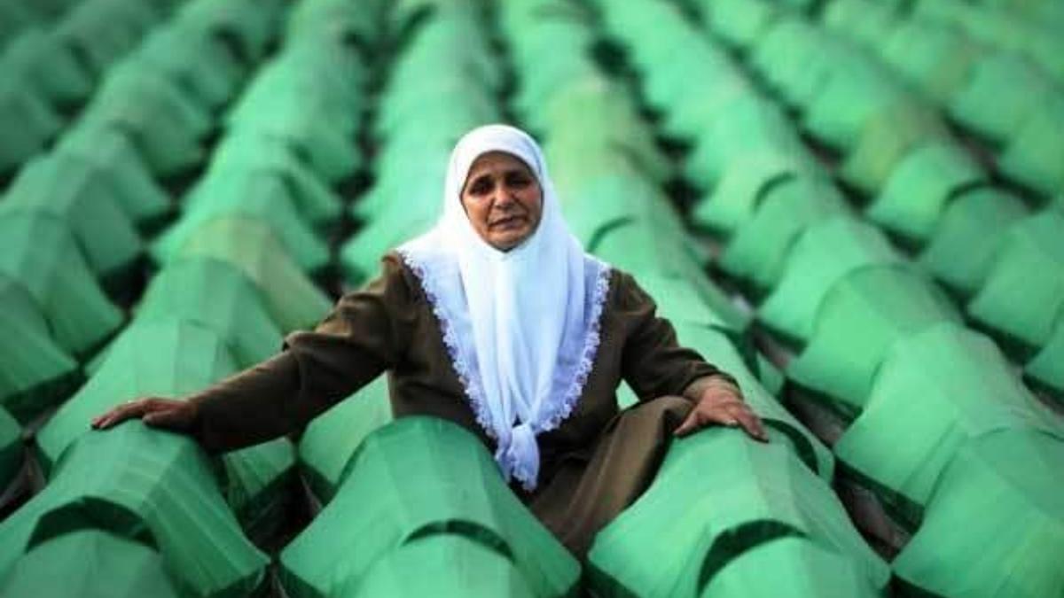 Srebrenitsa Katliamı kurbanları 21. yıl dönümünde unutulmadı!