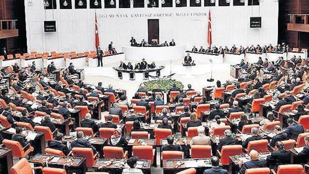 AK Parti iç tüzük için düğmeye bastı!