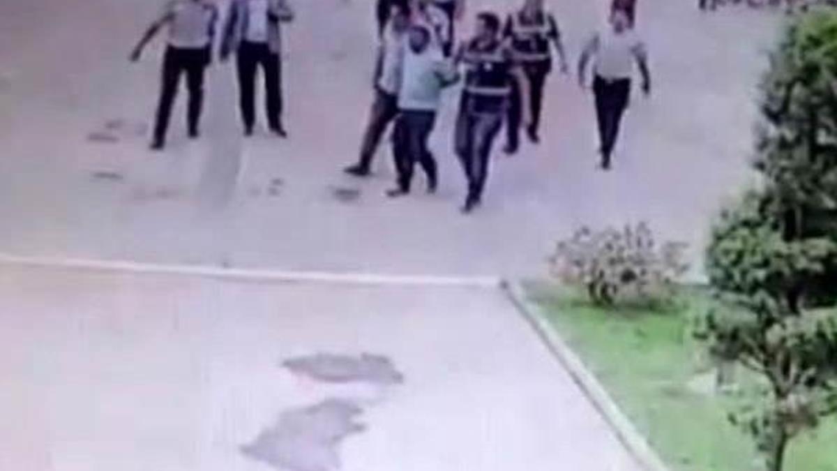 İşten çıkarılan temizlik işçisi kendisini yakmaya kalktı