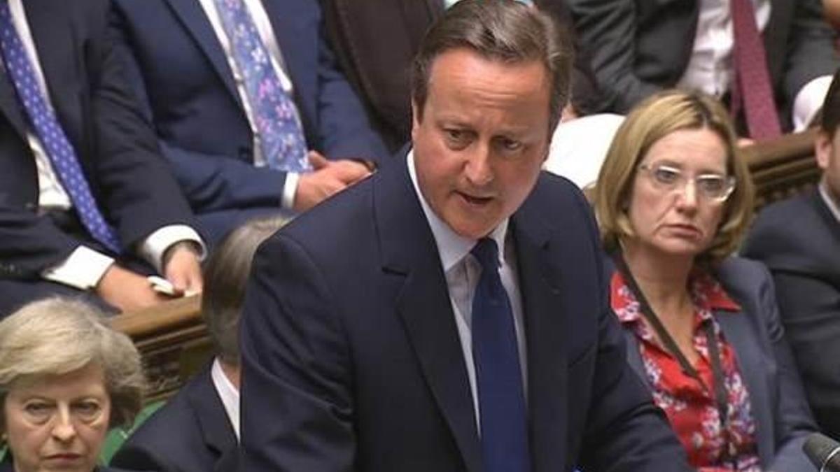 İngiltere Başbakanı Cameron istifasını Kraliçe'ye sundu