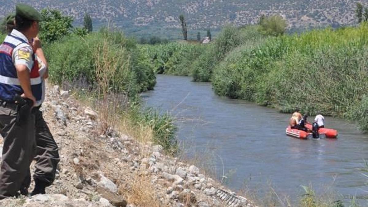 Sevgilisini bıçaklayıp intihar için Menderes Nehri’ne atladı