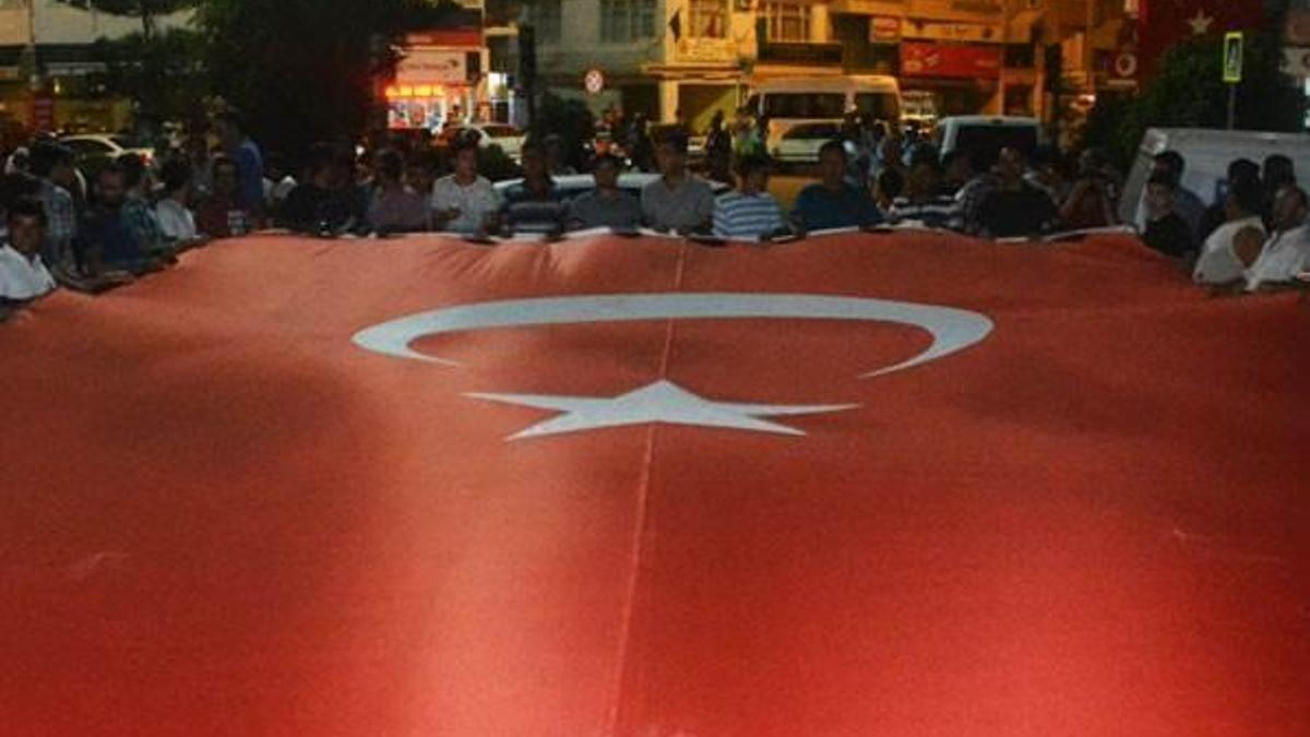 Polis otosundan 'sağ olun, var olun arkadaşlar' anonsu