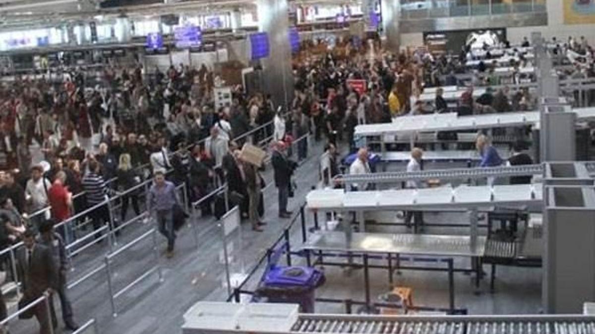 Atatürk Havalimanı'nda 'darbeci' önlemi