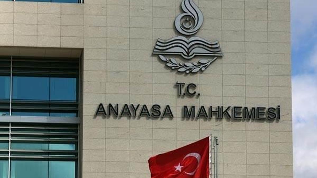 Anayasa Mahkemesi iki üyesi hakkında soruşturma başlattı