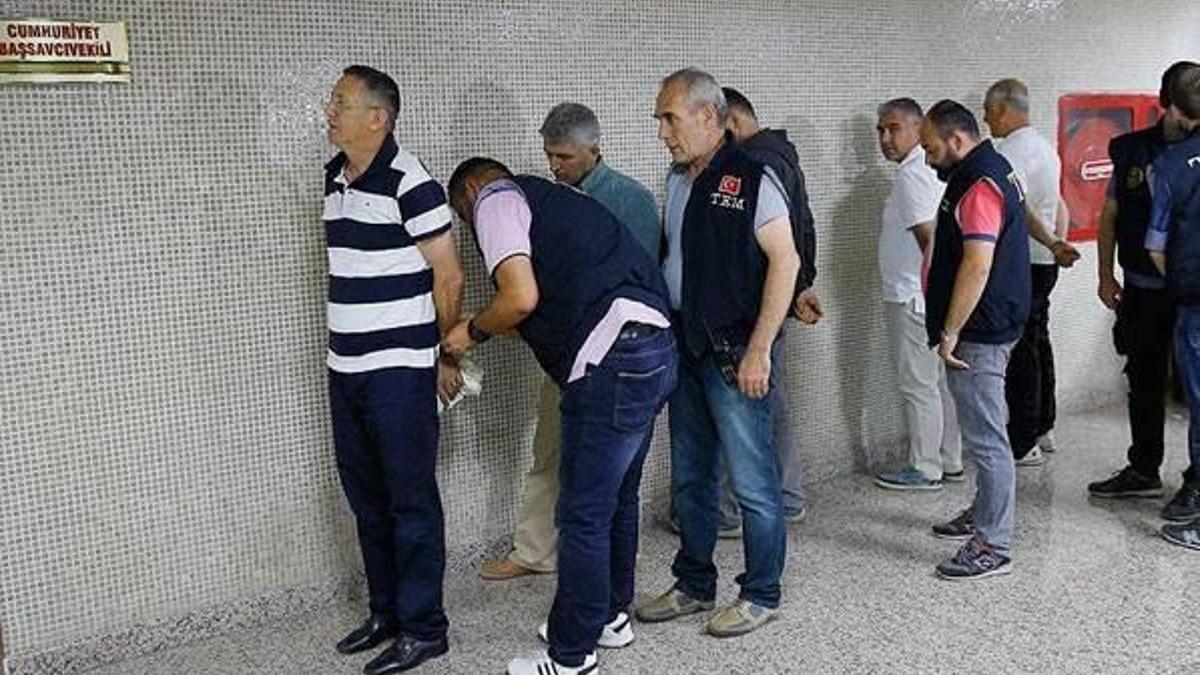 Yurt genelinde 103 general ve amiral gözaltına alındı