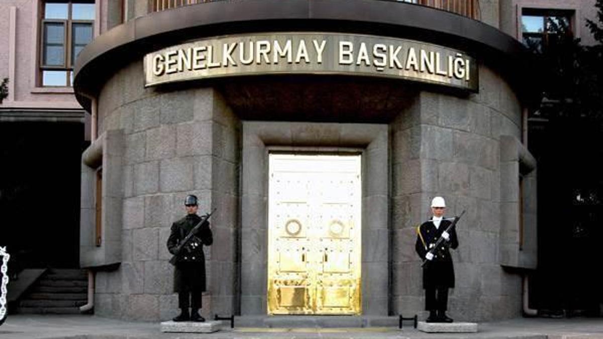 Darbeci askerler TSK'nin sitesinde 4 korsan bildiri yayınlamış