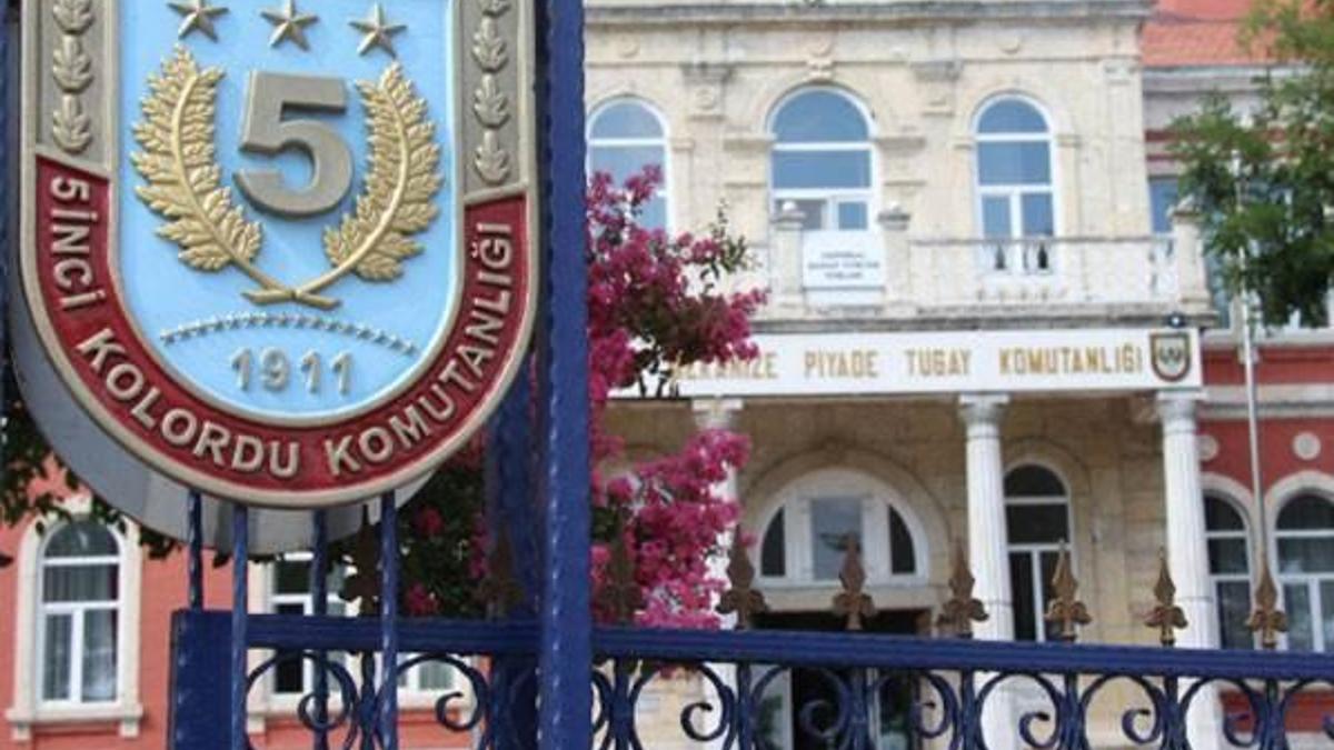 Tuğgeneral Hidayet Arı'nın makam odasında polis araması