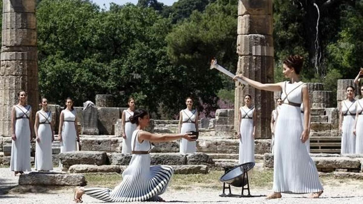 Olimpiyat meşalesini çalmaya çalıştı!