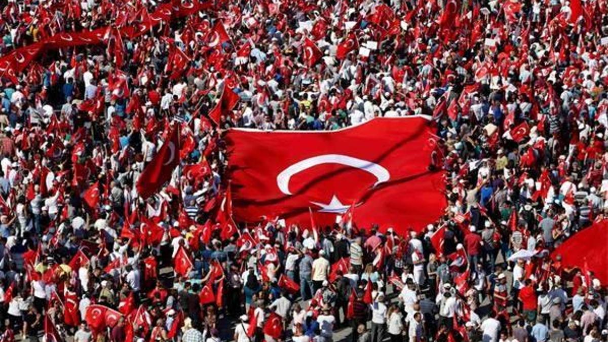 Taksim’de Cumhuriyet ve Demokrasi mitingi