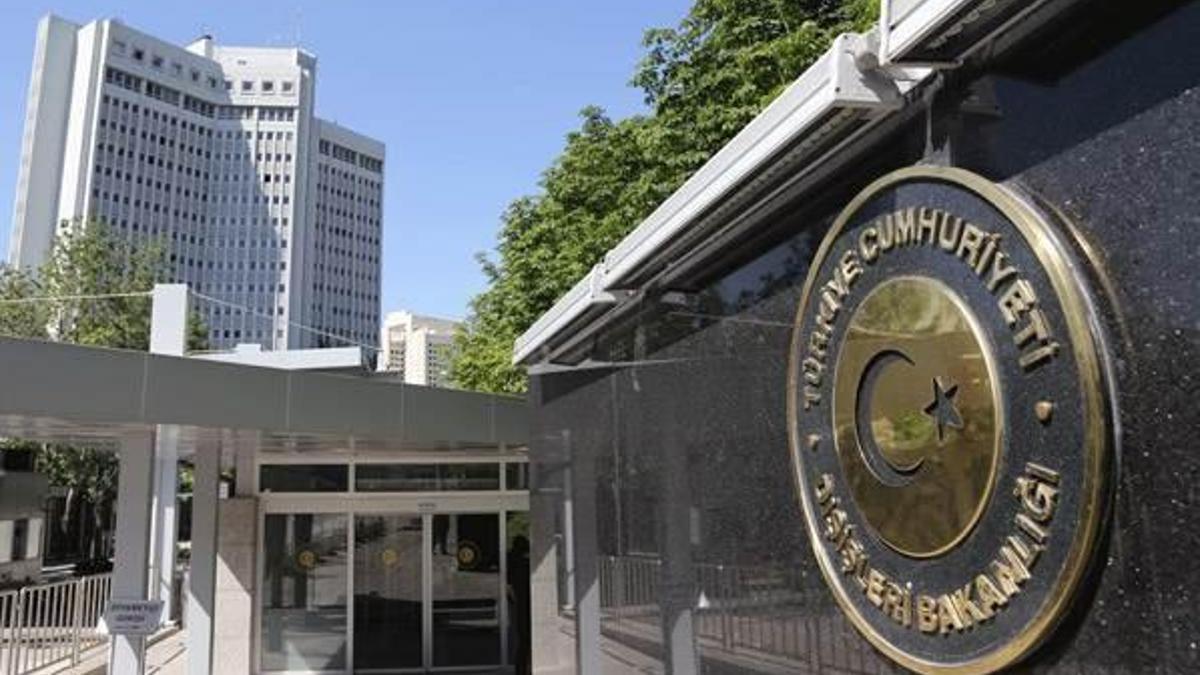 4 büyükelçi ihraç edlidi