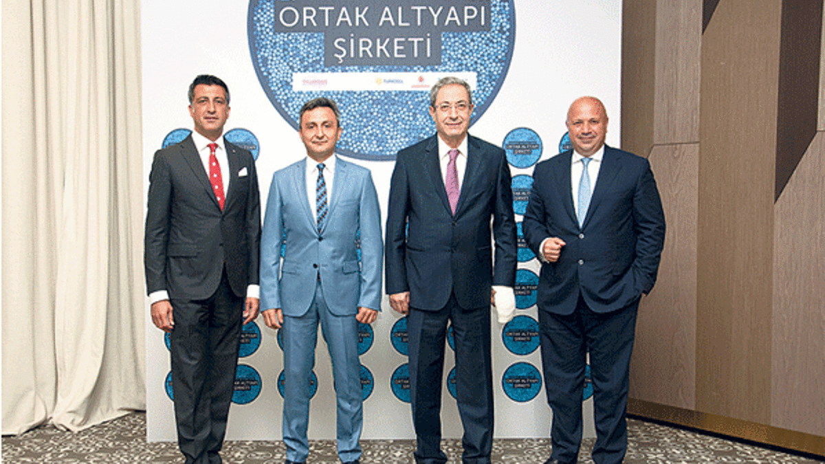Devler fiberde ortaklığa gitti