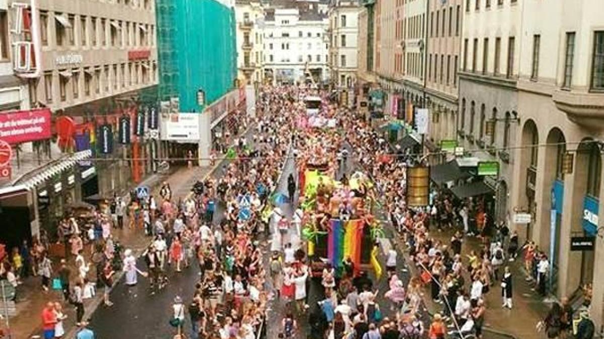 Stockholm'deki LGBTİ yürüyüşüne 50 bin kişi katıldı