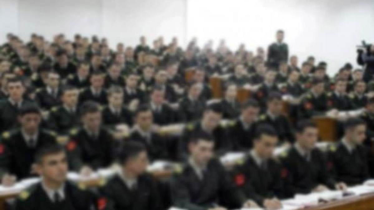 Askeri okullara kilit