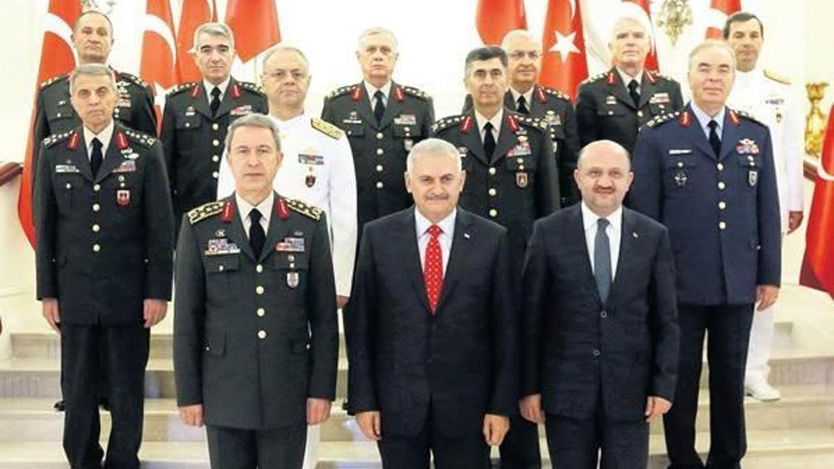 Kuvvet komutanlıkları artık bakanlığa bağlı