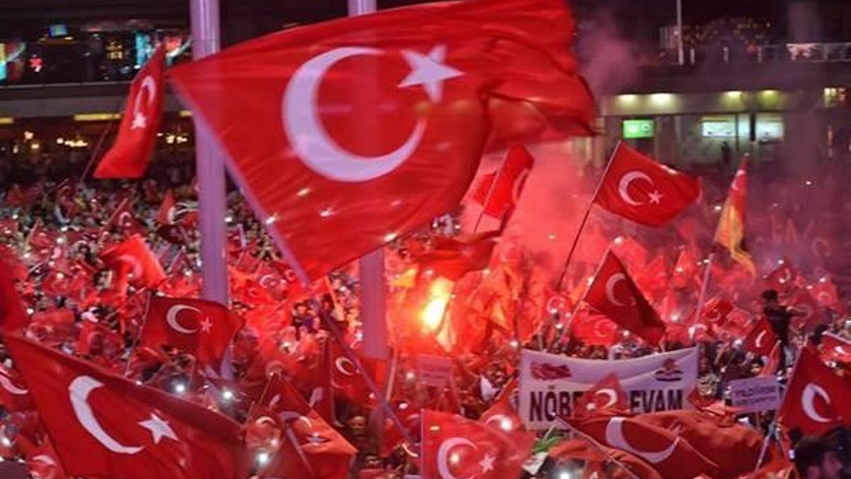 Demokrasi nöbeti devam ediyor