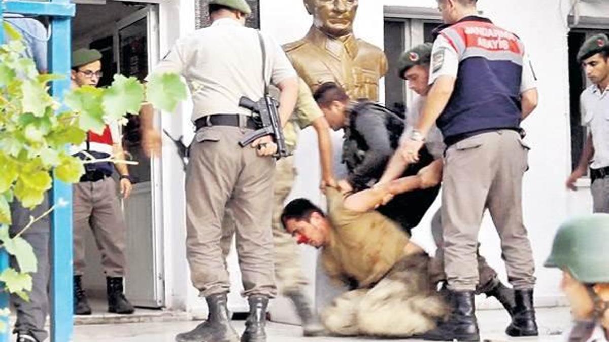 Boş evlerde saklanıp küp şeker yemişler!