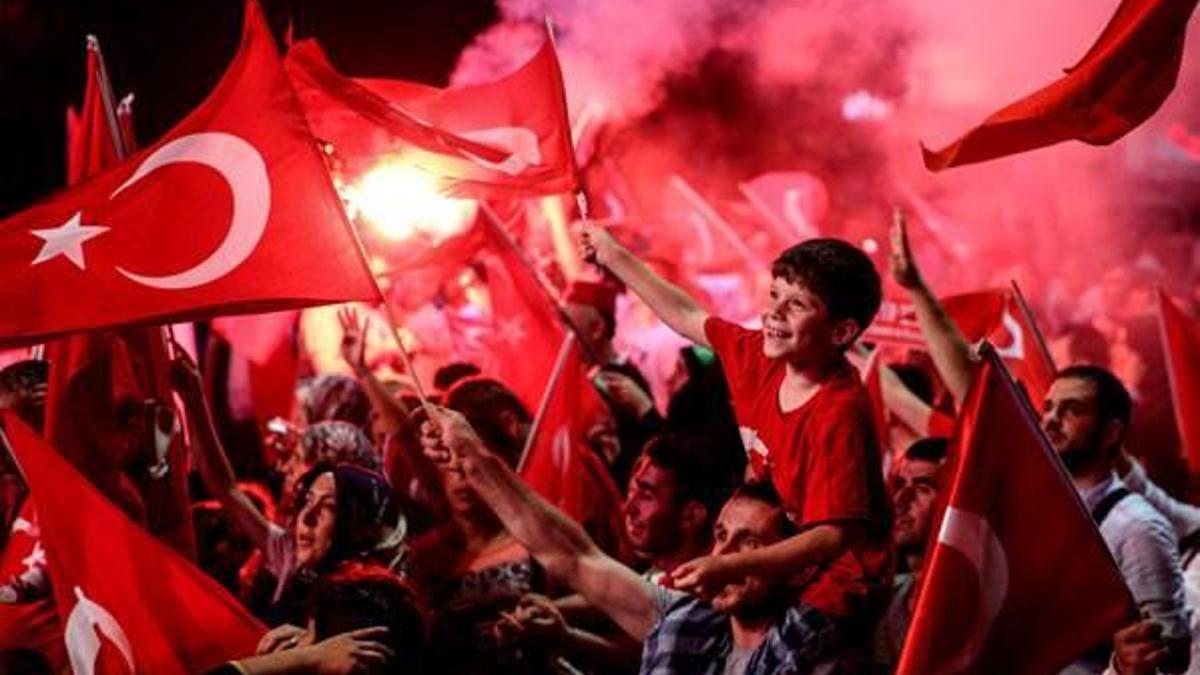 Türkiye'nin demokrasi nöbeti devam ediyor