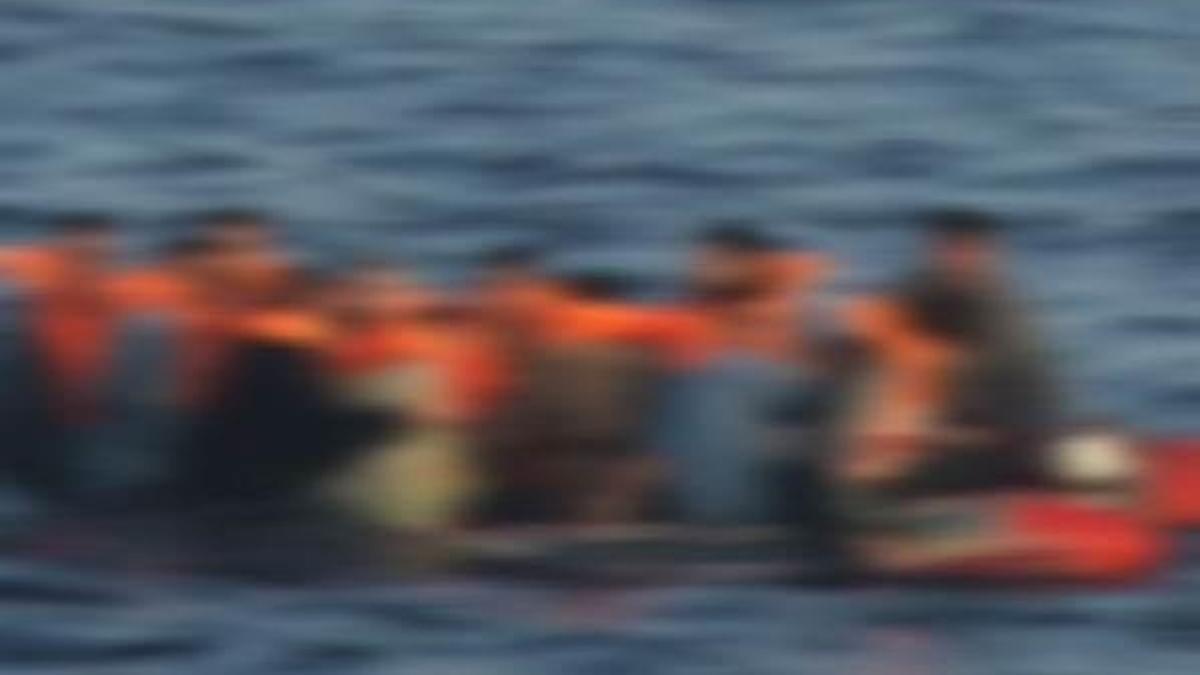 Midilli açıklarında göçmen botu battı
