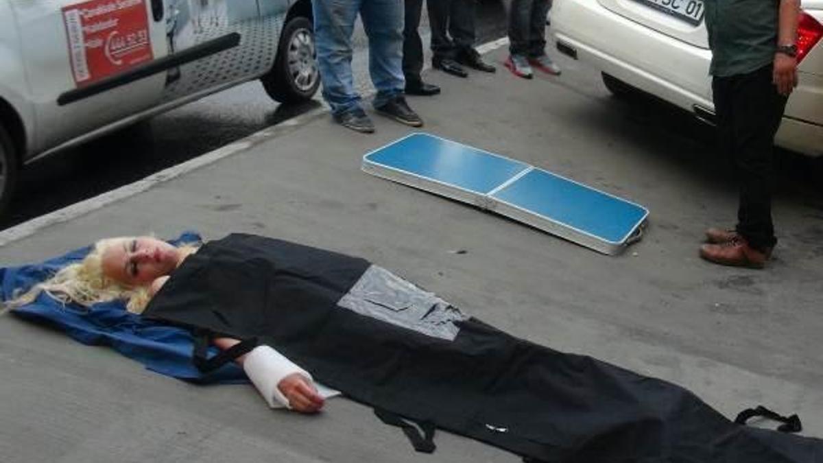 Rus sürücünün otomobili refüje girdi
