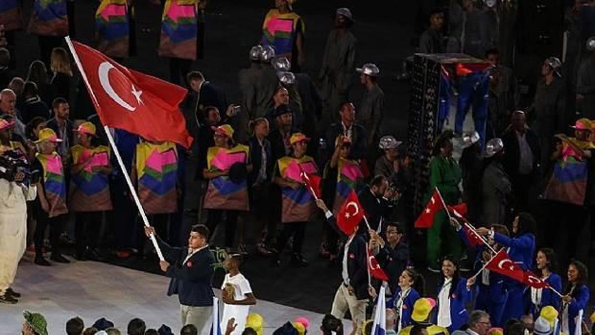 Türkiye'nin bayrağını Rıza Kayaalp taşıdı!