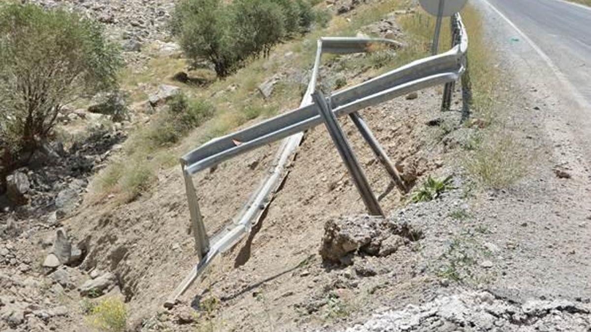 Van’da askeri araçların geçişi sırasında patlama