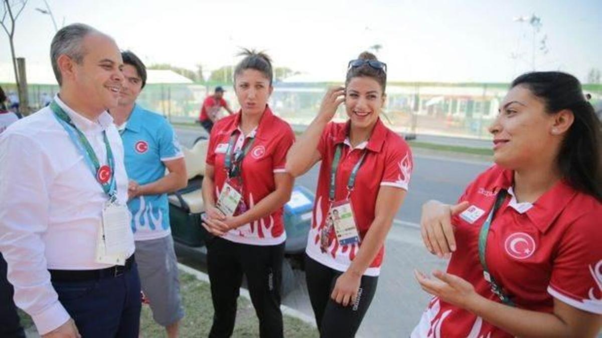 Milli sporcular aç kaldı!