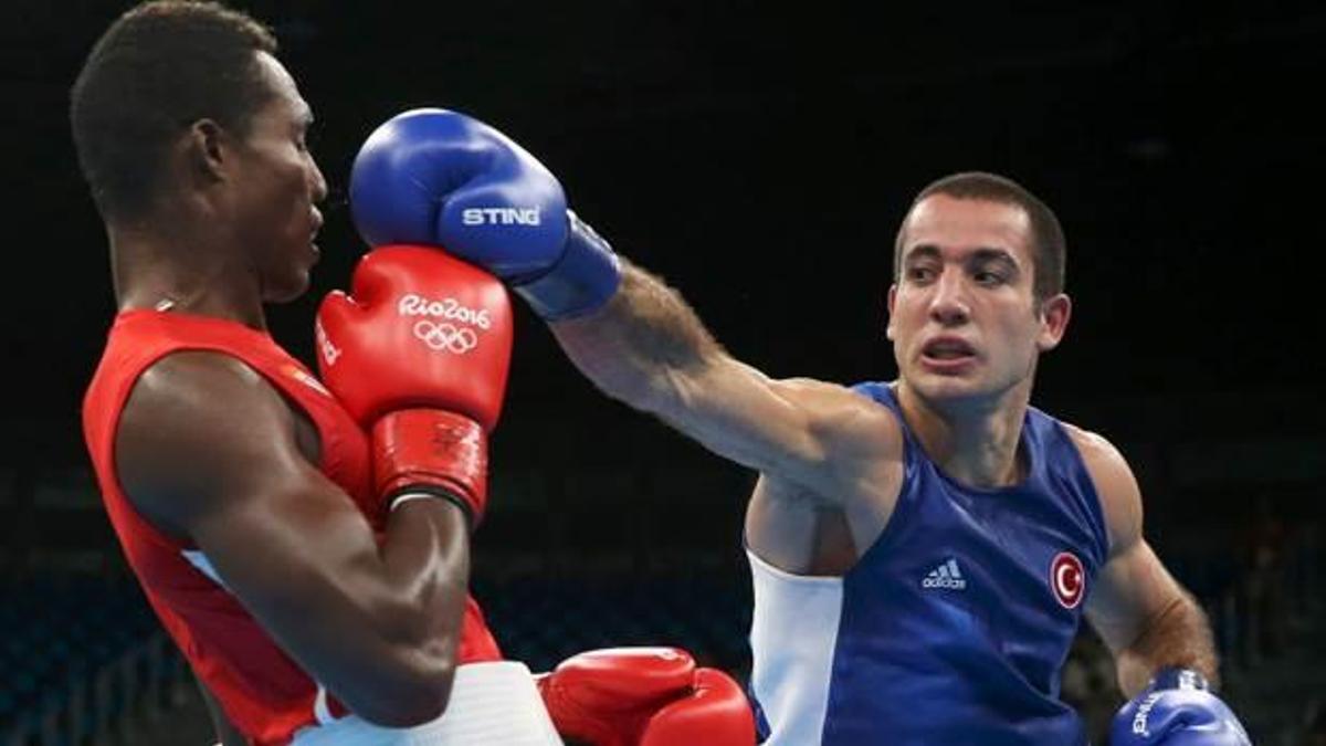 Milli boksör Mehmet Nadir Ünal, Kübalı Cruz'a yenilerek olimpiyatlara veda etti