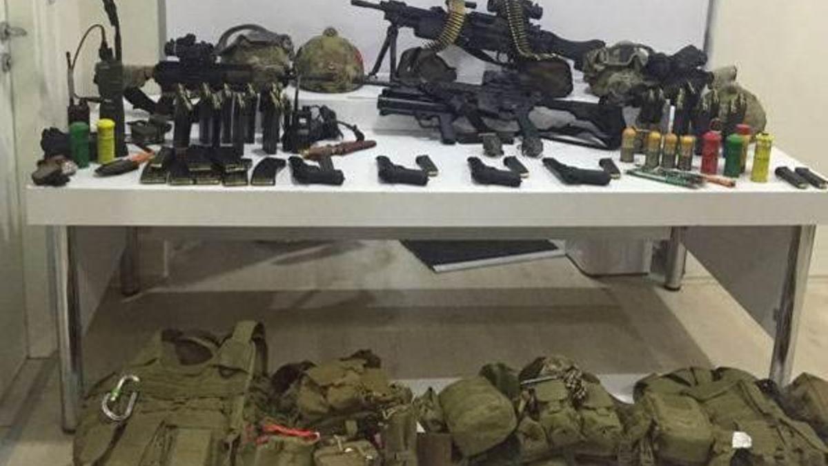 Kadınlar tuvaletinin gizli bölmesinden çıktı!